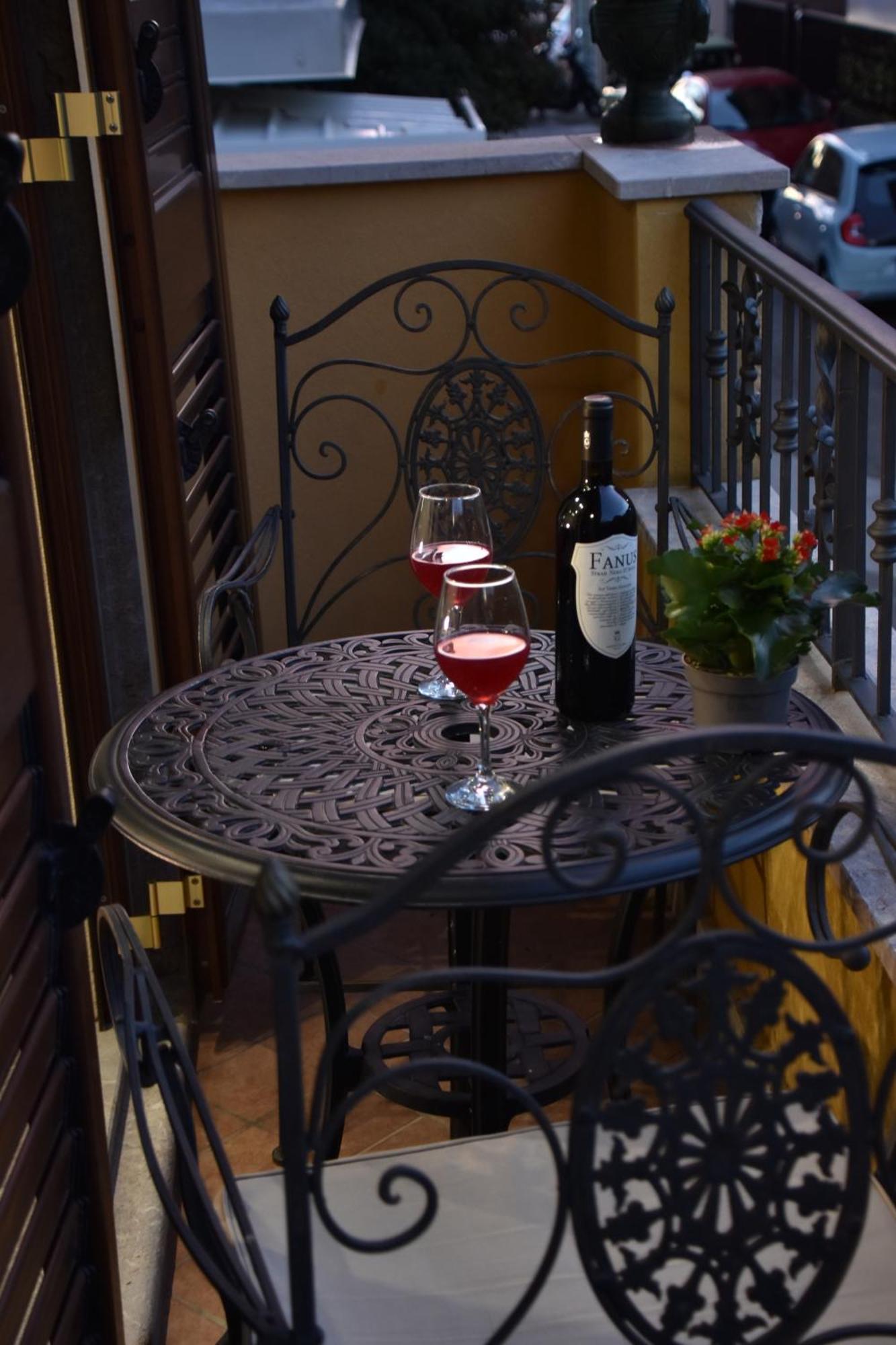 Gloden House Apartments 陶尔米纳 外观 照片