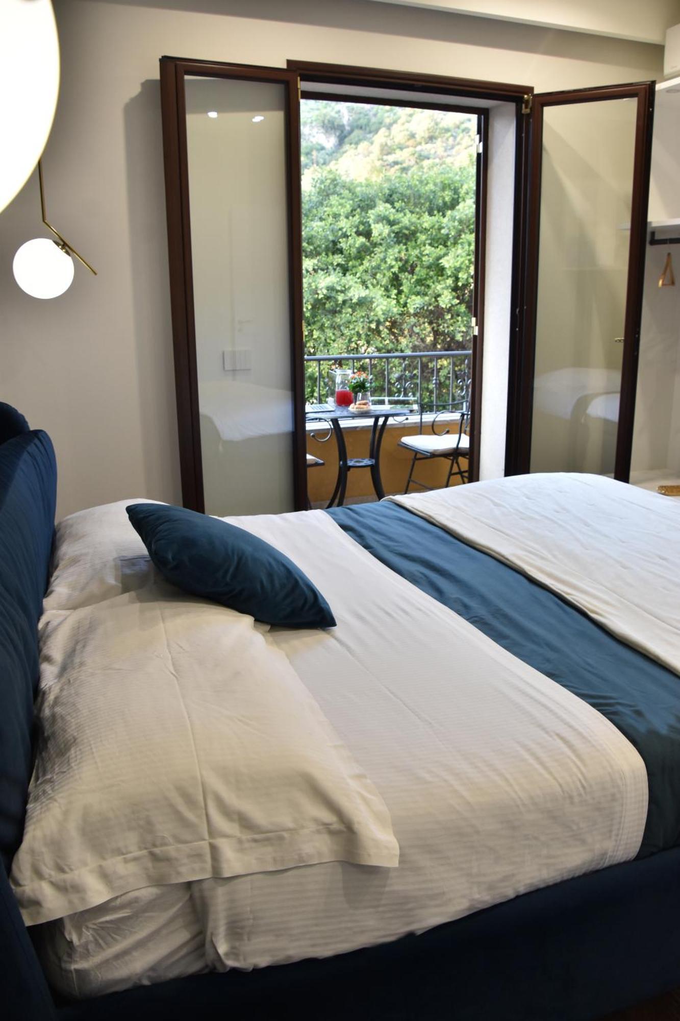 Gloden House Apartments 陶尔米纳 外观 照片